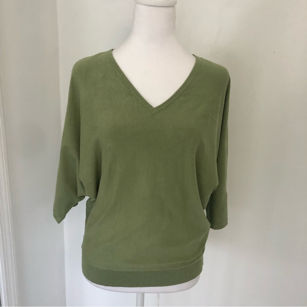 CHELSEA & THEODORE Women V-Neck Dolman Sleeve Gold Button Details Sweater Sz S